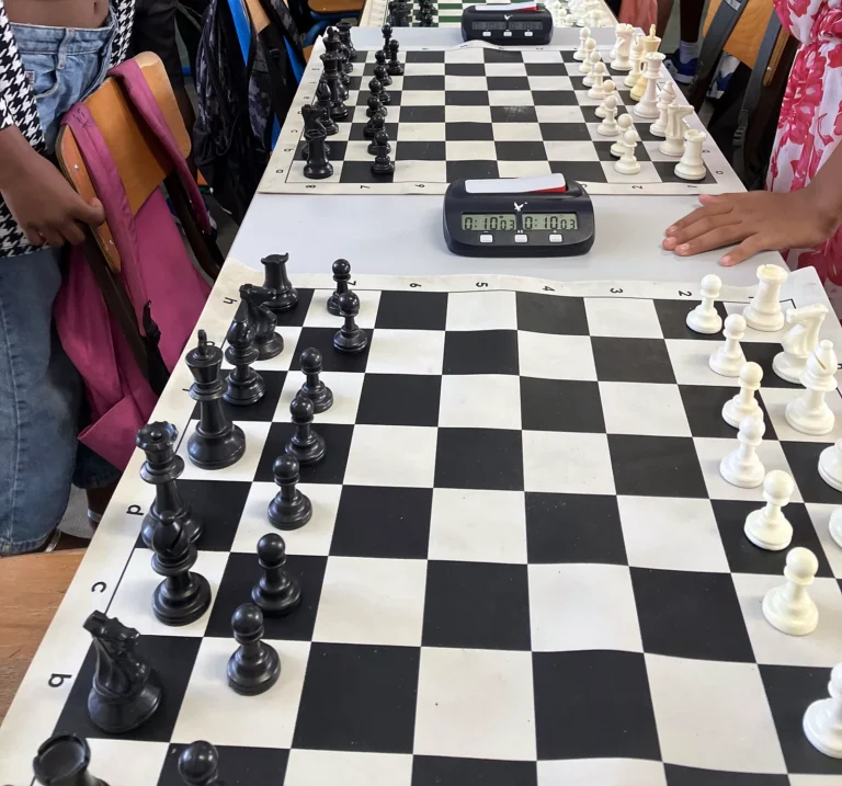 Pendules alignées pour le tournoi Jean Macé