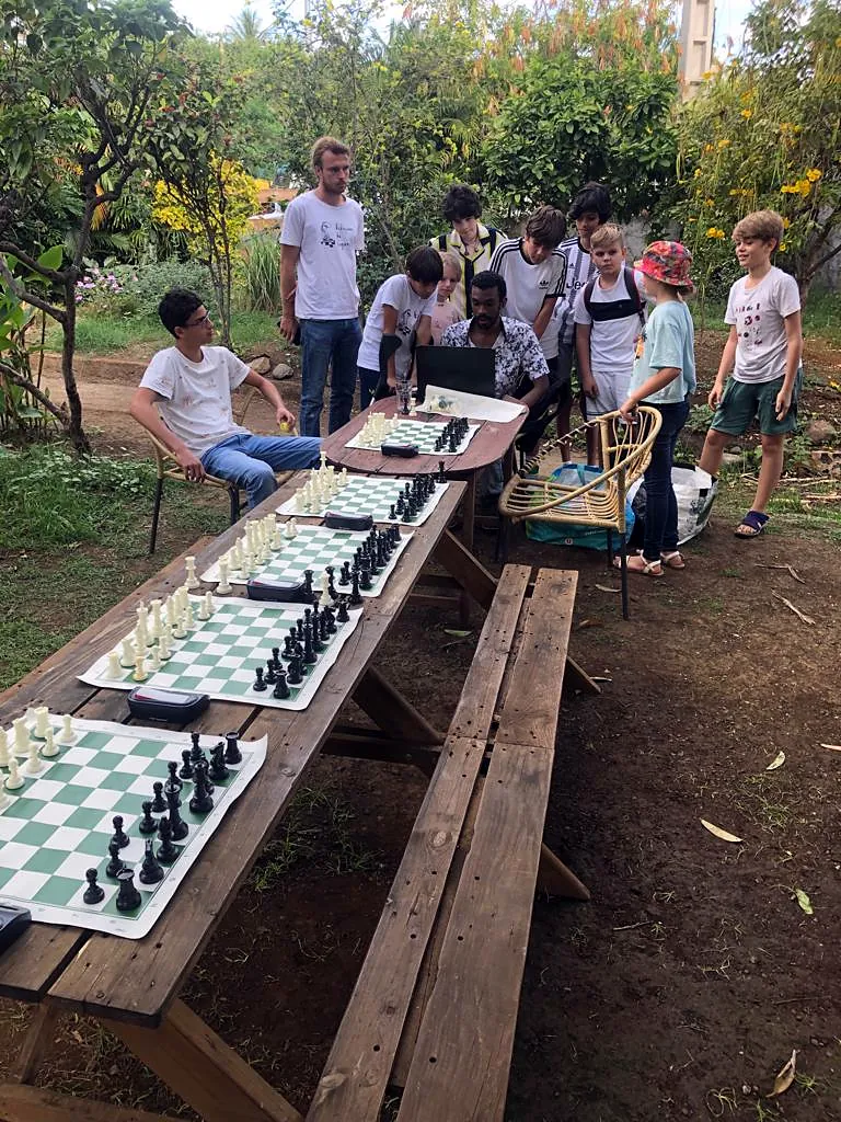 Simultanée dans le jardin de Lakour