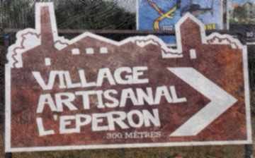 Panneau du Village artisanal de l’Éperon
