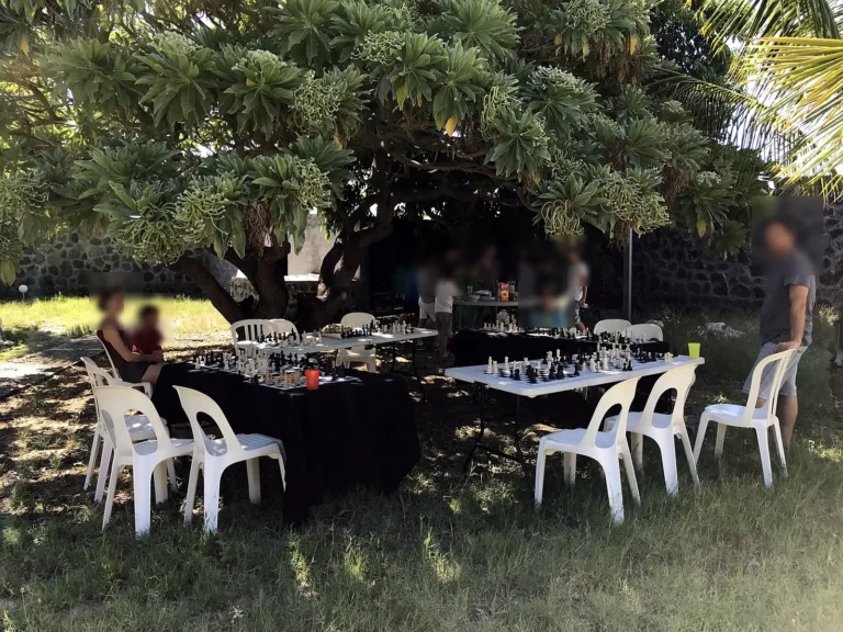 Simultanée sous les arbres en 2019